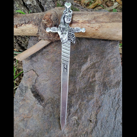 Hel's Dagger