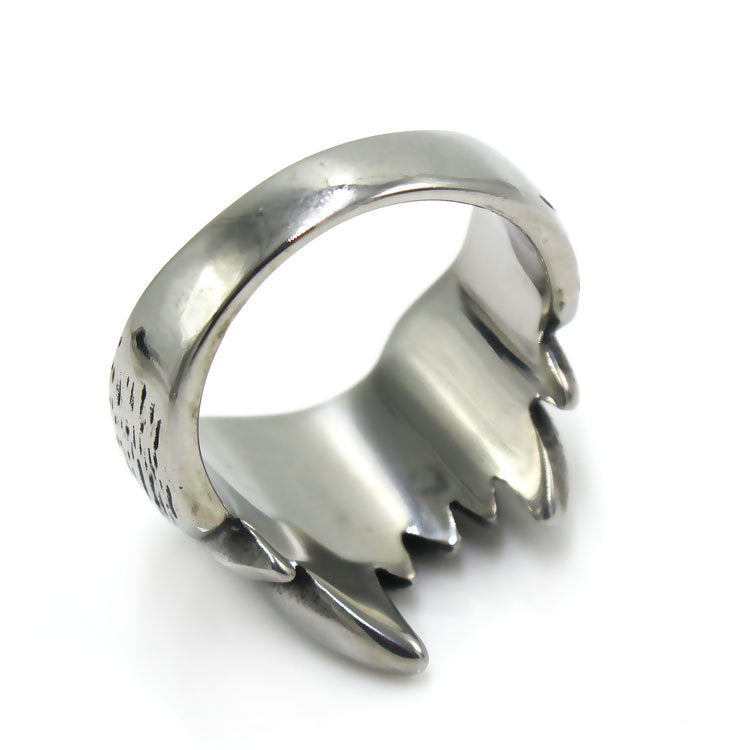 Cillian Fangs Ring